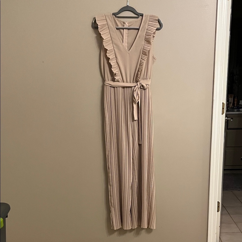 Elegant Beige Sleeveless Jumpsuit